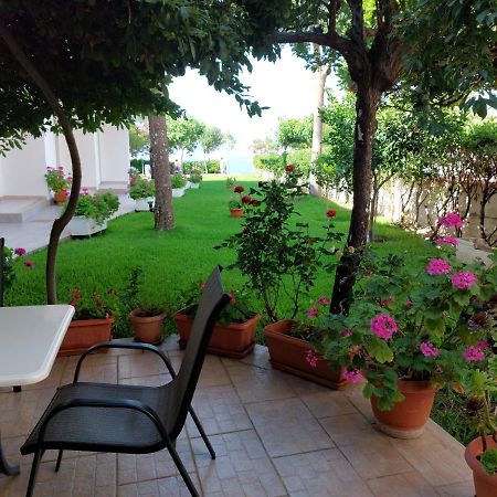 Posidonia Pension Amarynthos Exteriör bild