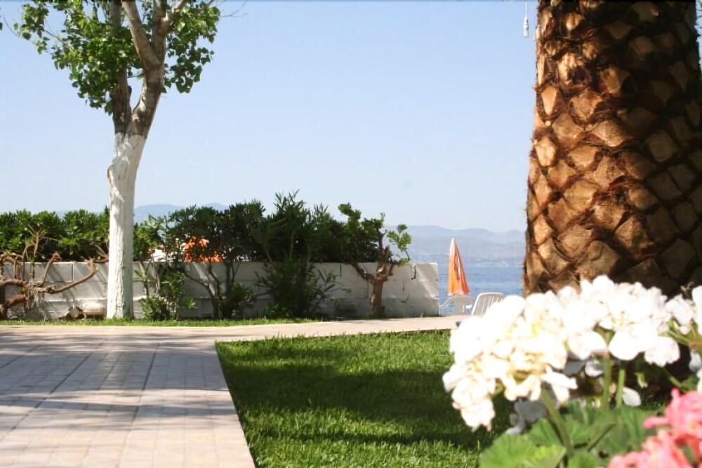 Posidonia Pension Amarynthos Exteriör bild