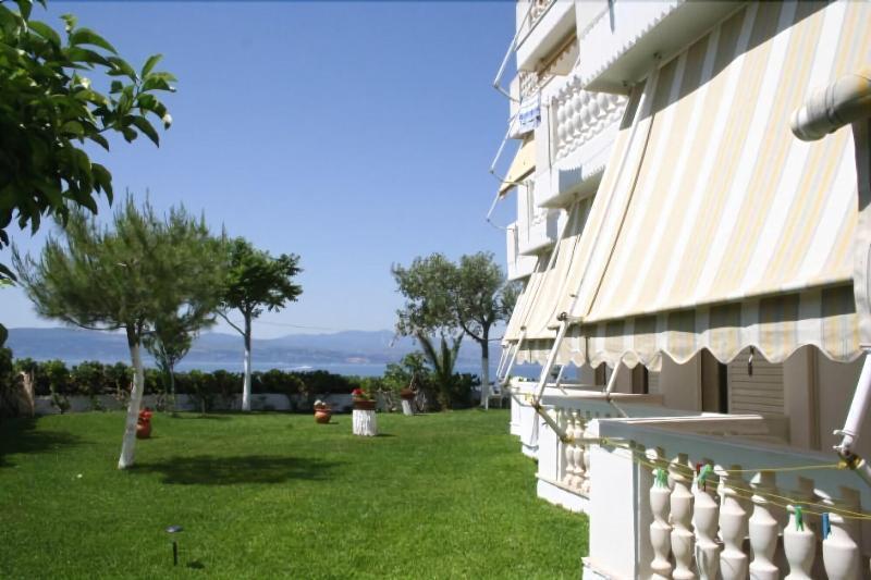 Posidonia Pension Amarynthos Exteriör bild