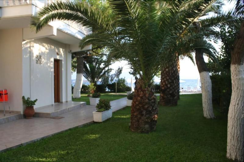Posidonia Pension Amarynthos Exteriör bild