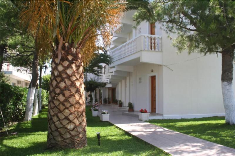 Posidonia Pension Amarynthos Exteriör bild