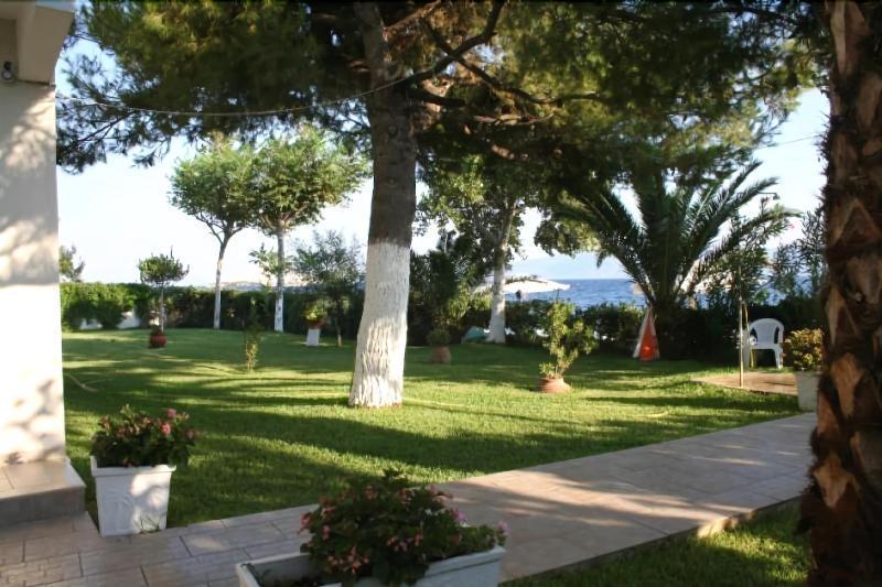 Posidonia Pension Amarynthos Exteriör bild