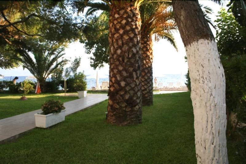 Posidonia Pension Amarynthos Exteriör bild