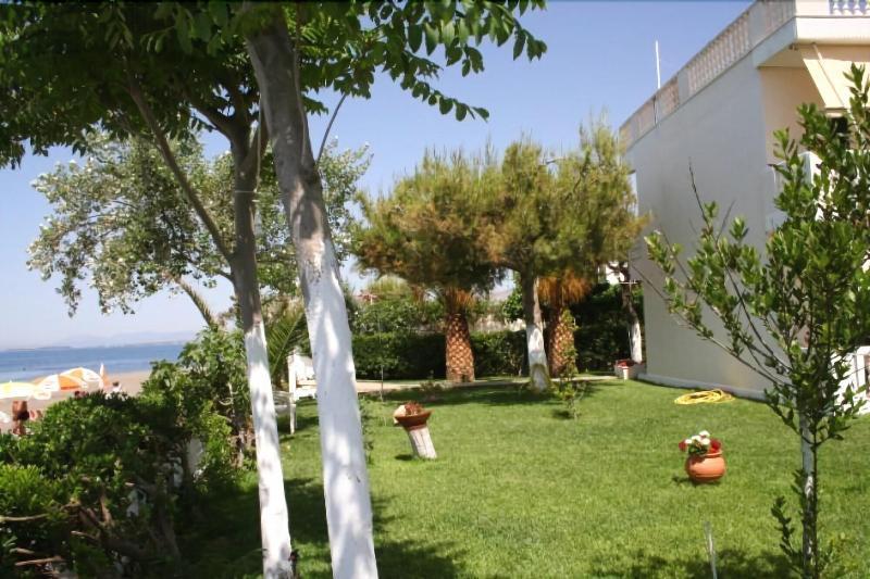 Posidonia Pension Amarynthos Exteriör bild
