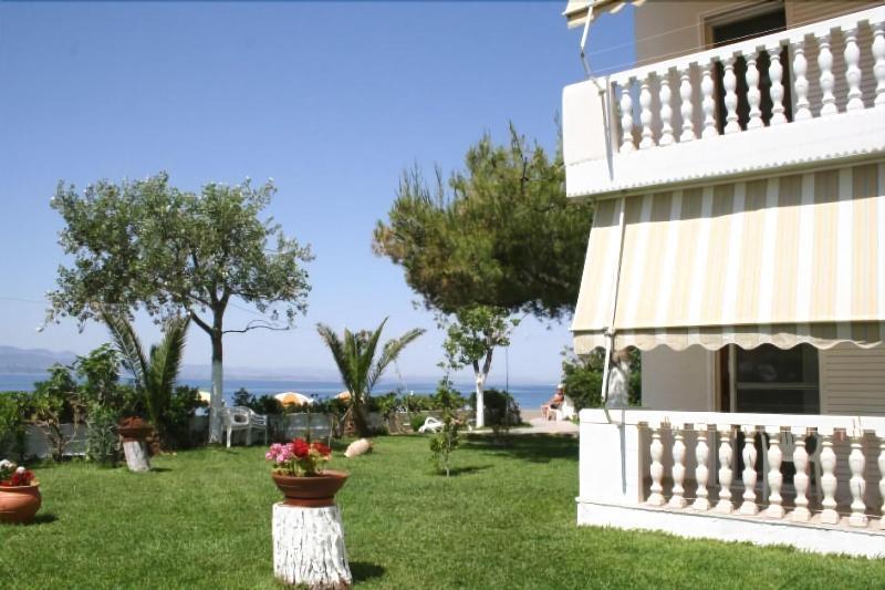 Posidonia Pension Amarynthos Exteriör bild