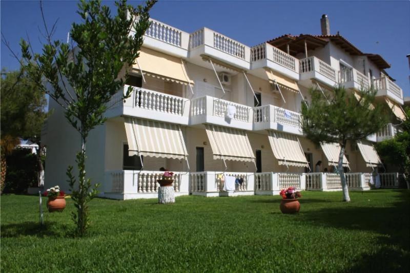 Posidonia Pension Amarynthos Exteriör bild