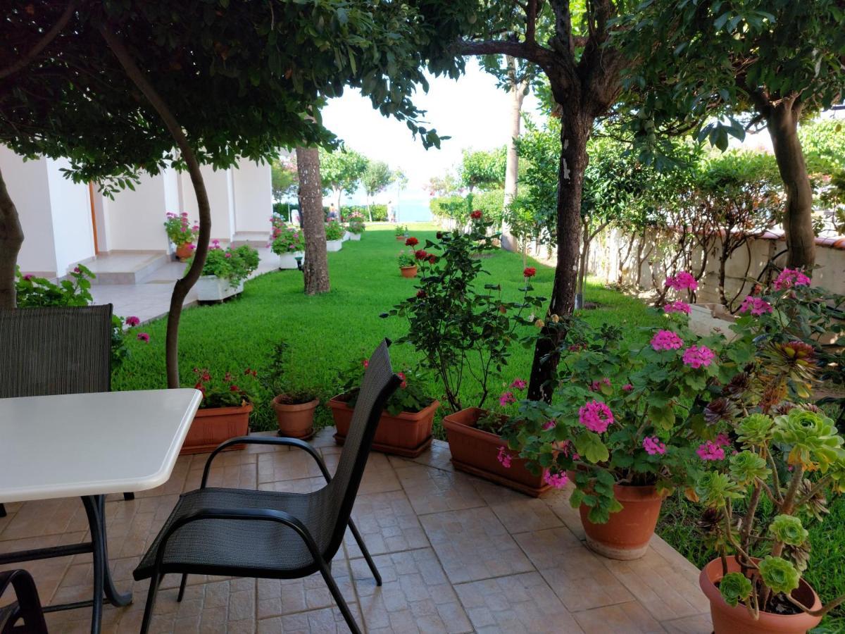 Posidonia Pension Amarynthos Exteriör bild