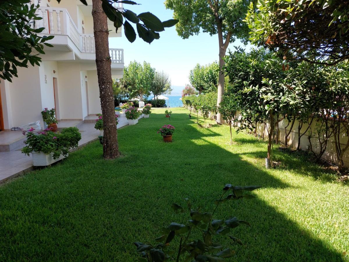 Posidonia Pension Amarynthos Exteriör bild
