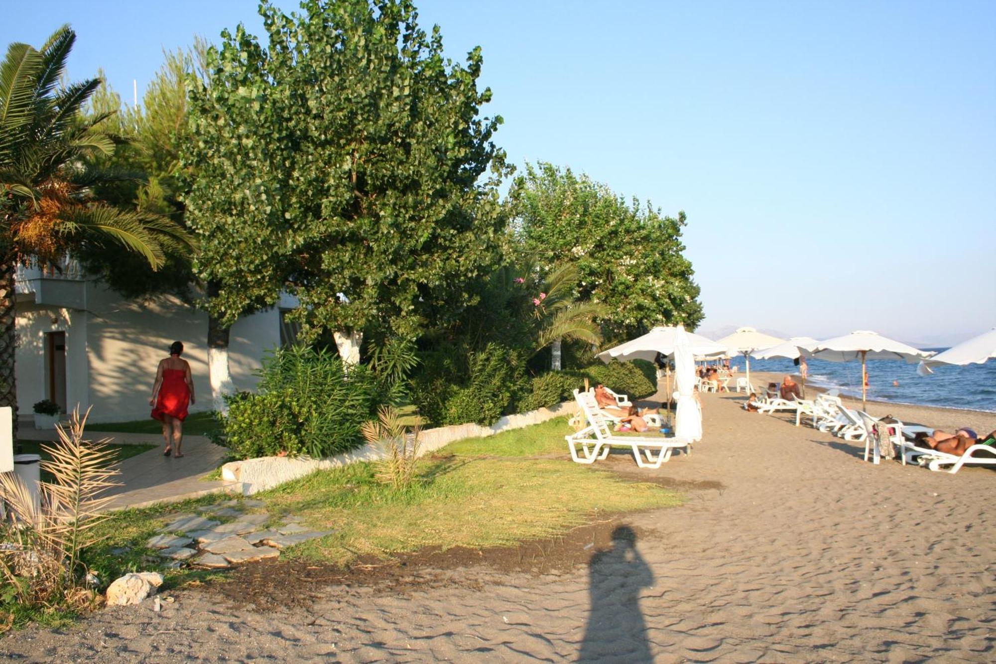 Posidonia Pension Amarynthos Exteriör bild