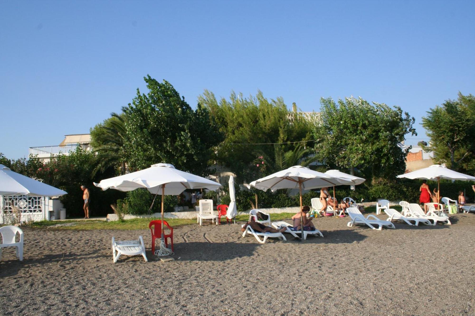 Posidonia Pension Amarynthos Exteriör bild