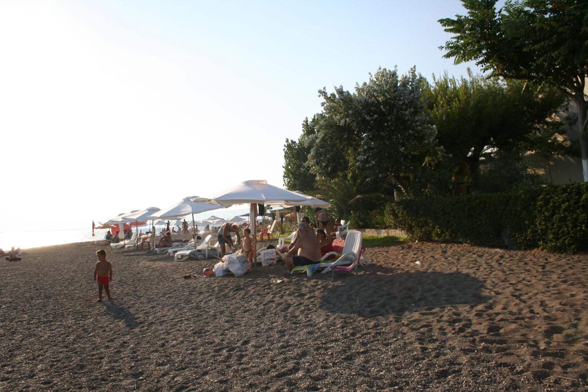Posidonia Pension Amarynthos Exteriör bild