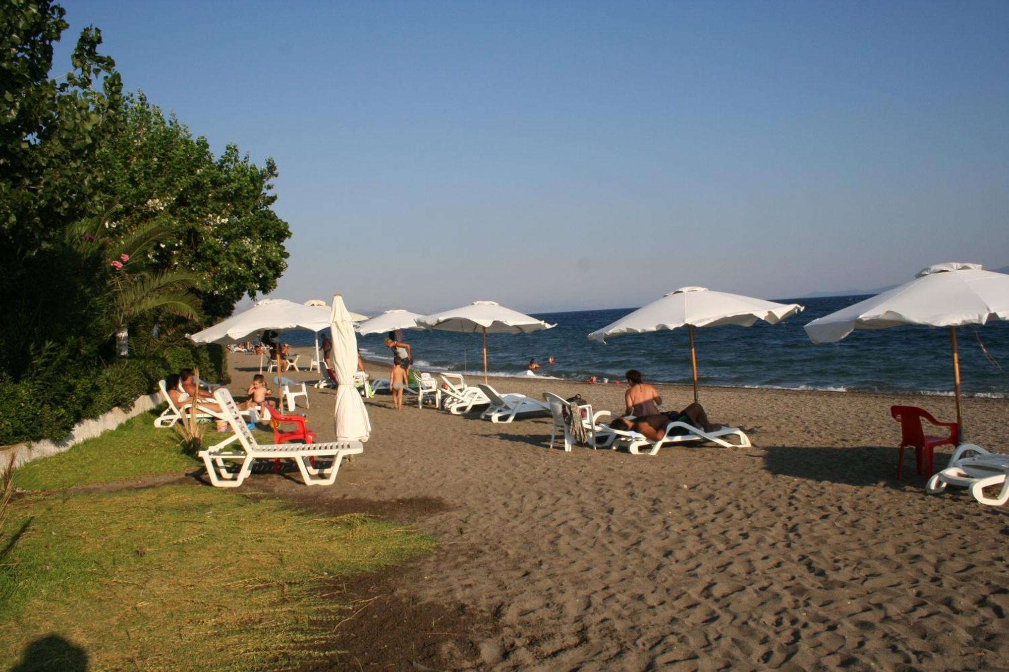 Posidonia Pension Amarynthos Exteriör bild