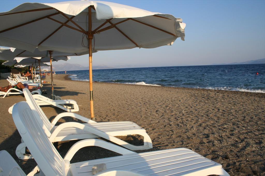 Posidonia Pension Amarynthos Exteriör bild
