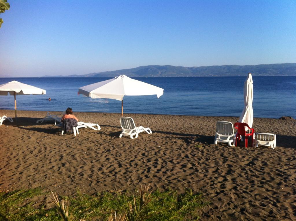 Posidonia Pension Amarynthos Exteriör bild