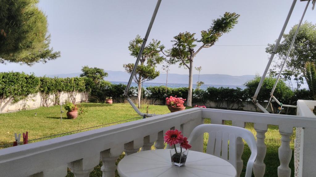 Posidonia Pension Amarynthos Exteriör bild