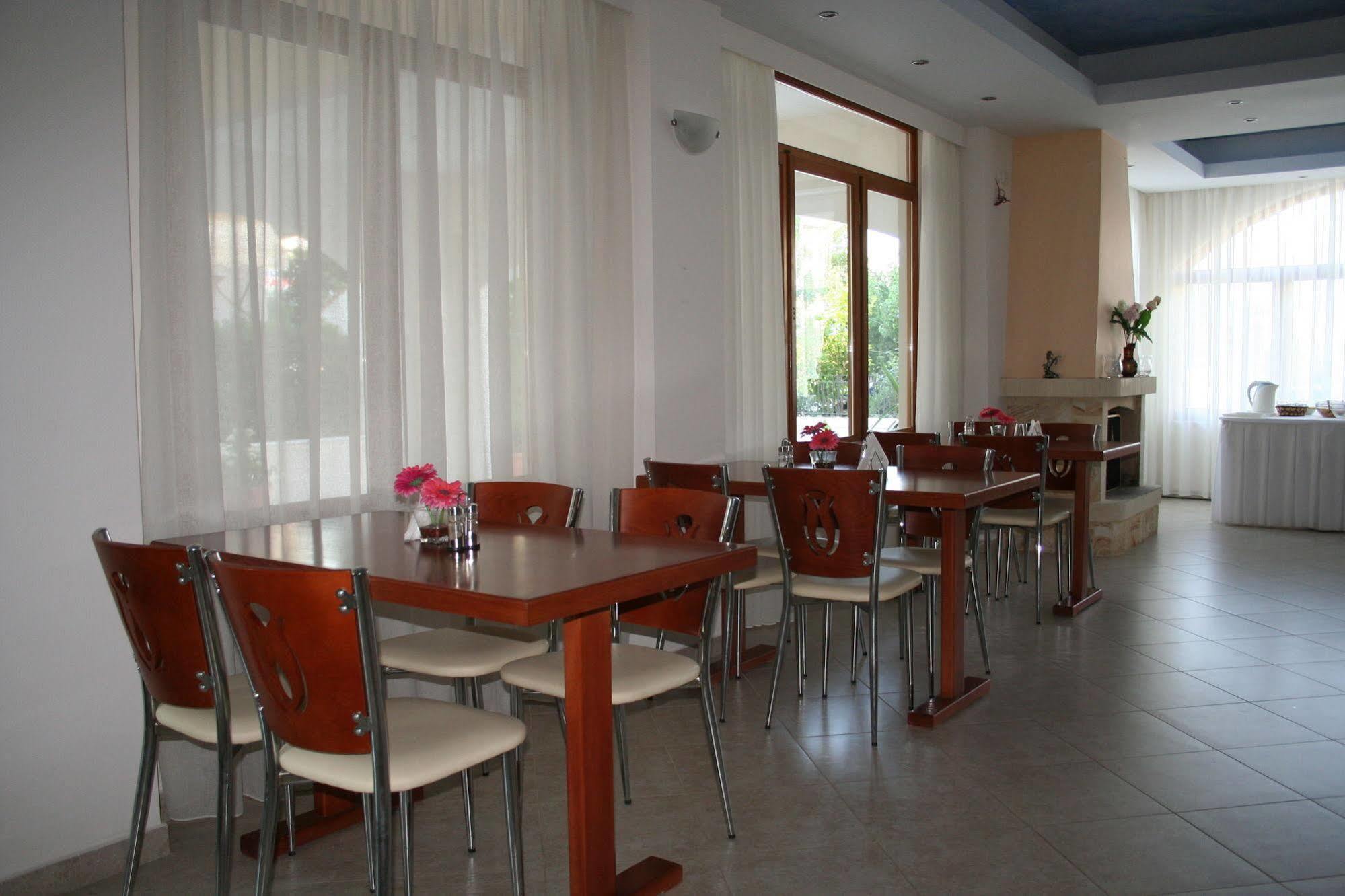 Posidonia Pension Amarynthos Exteriör bild